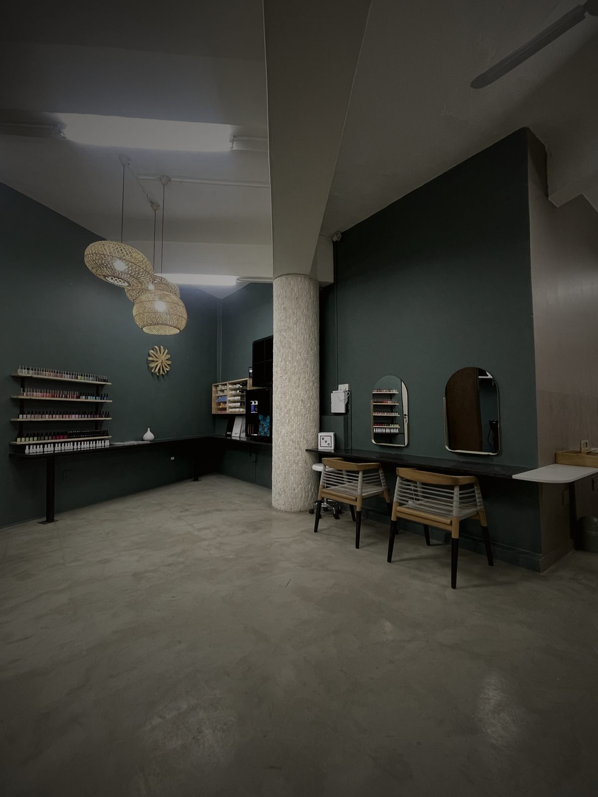Nail station